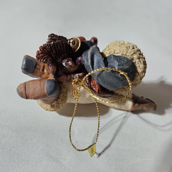 Boyds Bears Chilly with Wreath - Picture 2 of 3